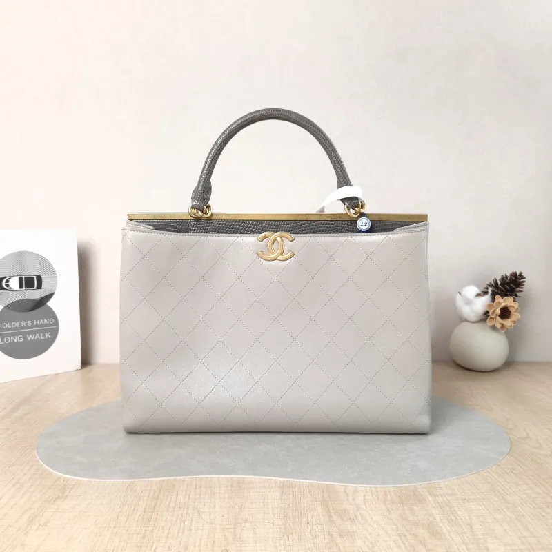 Chanel Top Handle Bag Coco Luxe Messenger Bag Brown Calfskin 33 × 12 × 24 cm 26