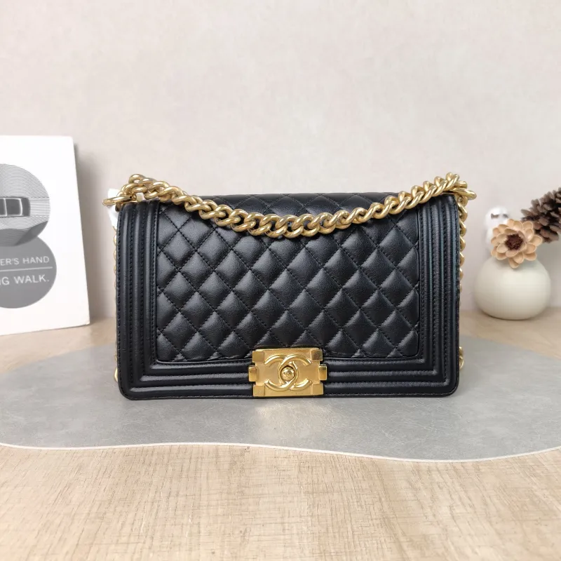 Chanel Crossbody Bag Le Boy​ Black Medium 25 × 9 × 15 cm