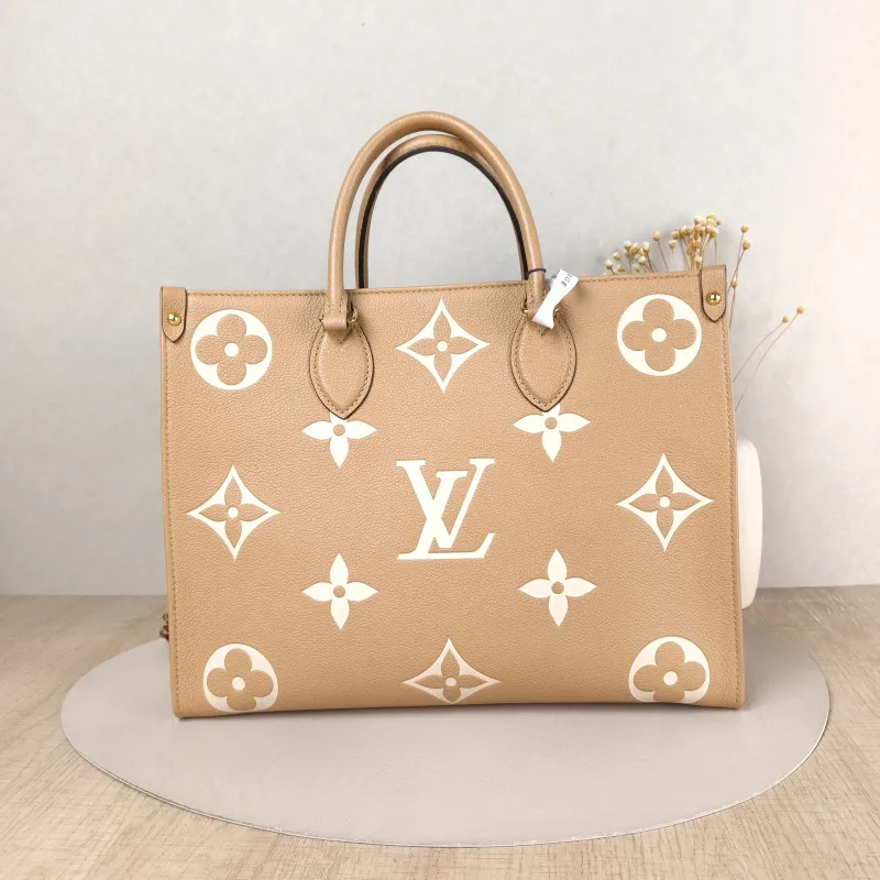 Louis Vuitton Shoulder Bag Onthego Medium Caramel · White Calfskin Medium 35 × 14 × 27 cm