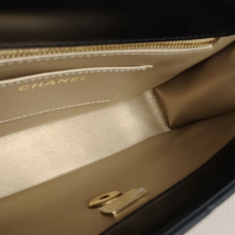Chanel Crossbody Bag24c mini Black Lambskin One Size20.5 × 6 × 14 cm — detail view 3 of 13