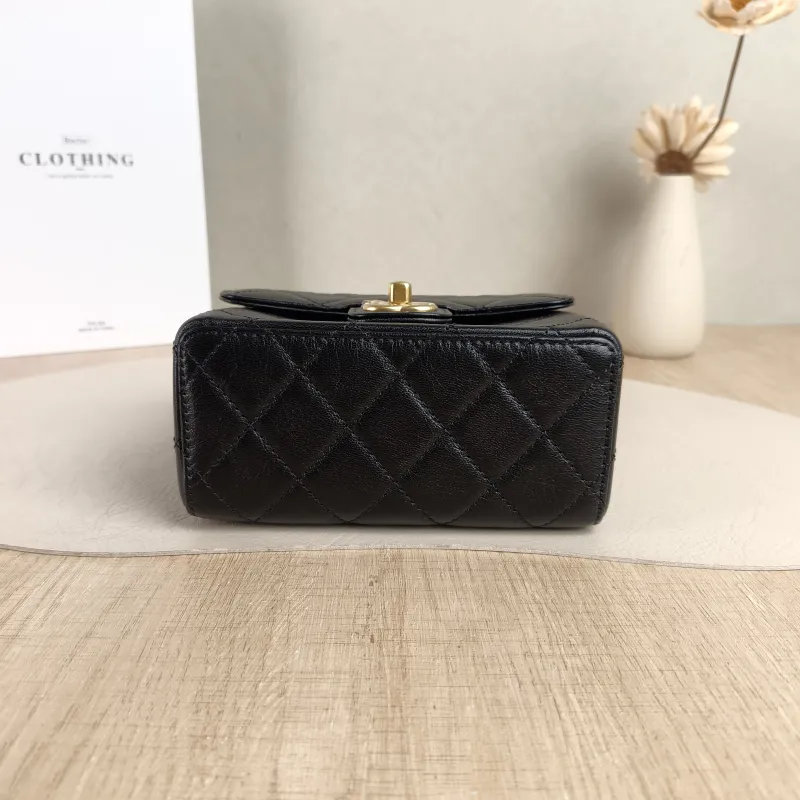 Chanel Crossbody Bag Edition Black Calfskinmini16 × 7 × 15 cm — cover view 4 of 6