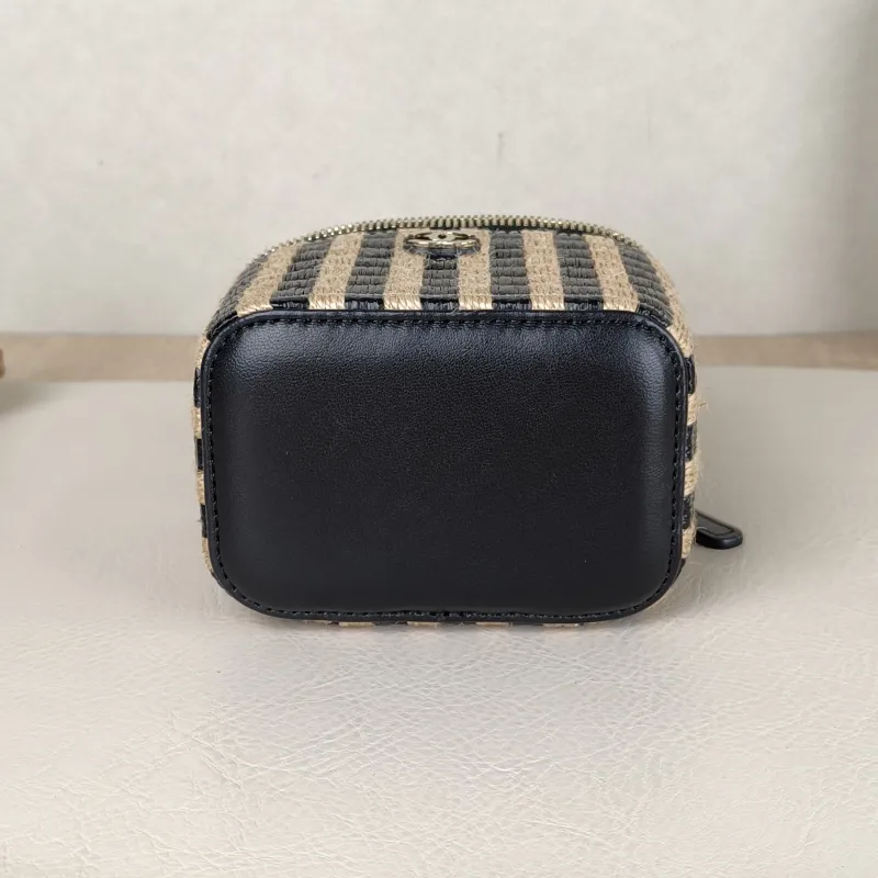 Chanel Crossbody Bag Edition Black Wovenmini11 × 7 × 9 cm — cover view 2 of 5