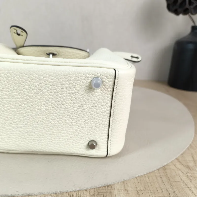 Hermès Crossbody Bag Lindy Mini 19I2 TC Calfskinmini19 × 9.5 × 13 cm — detail view 9 of 12
