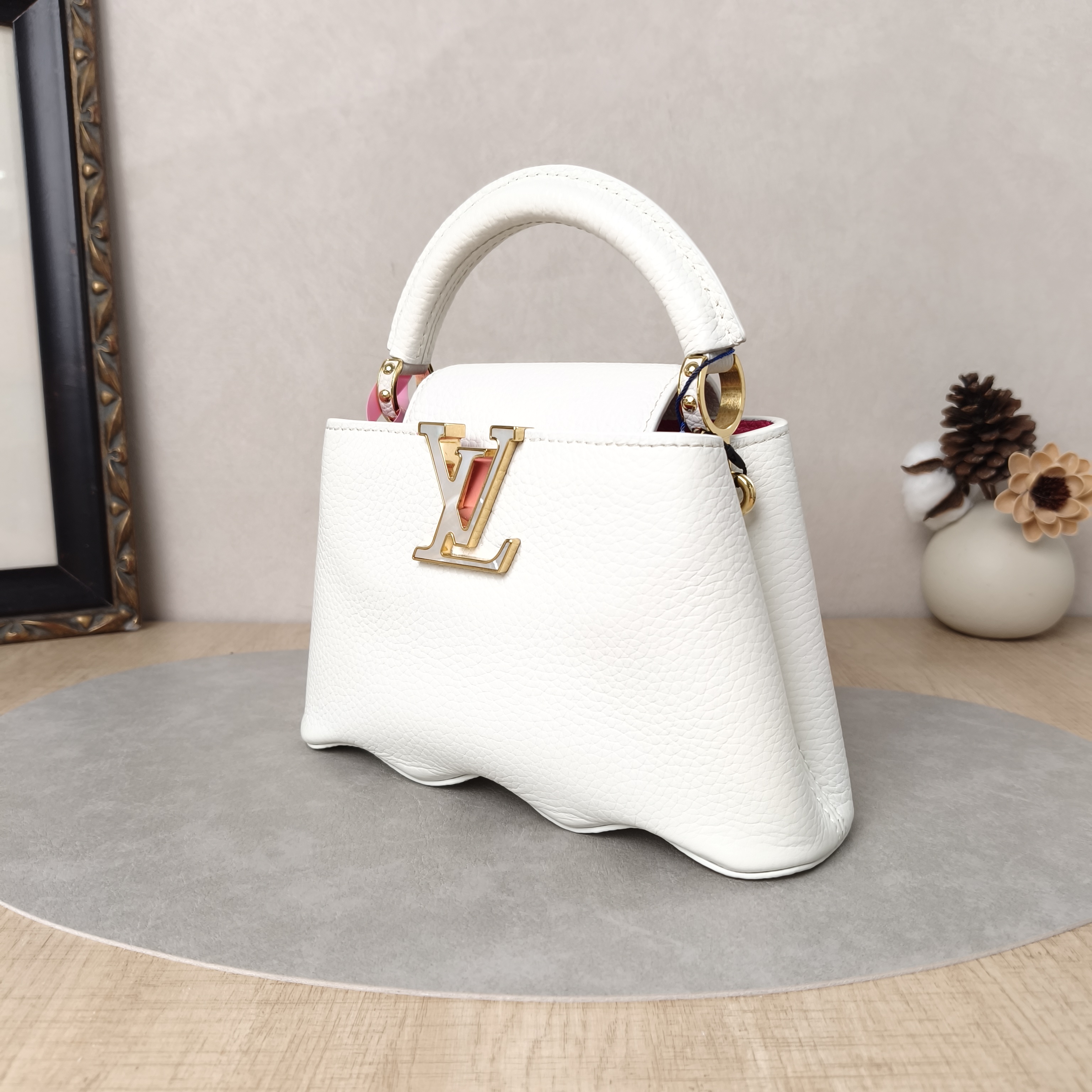Louis Vuitton Crossbody Bag Capucines White Calfskinmini22 × 7.5 × 14 cm — cover view 3 of 6