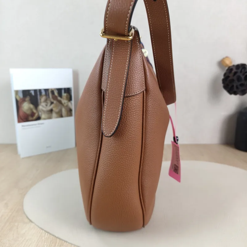 CELINE Shoulder Bag HELOISE TRIOMPHE Calfskin Medium 28.5 × 8 × 30 cm — detail view 9 of 10
