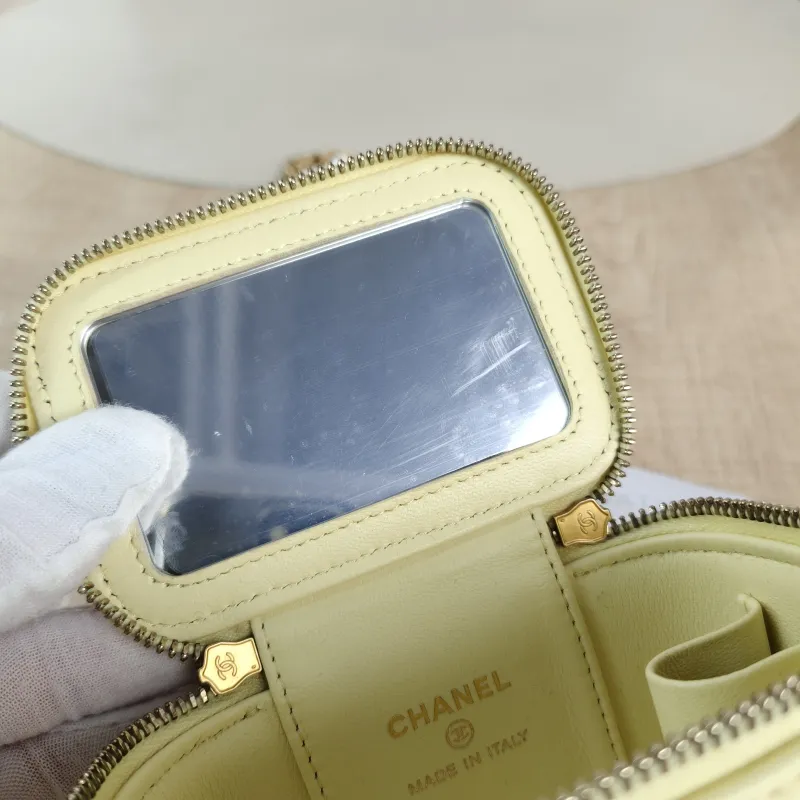Chanel Crossbody Bag Edition Yellow Lambskin One Size 10 × 7 × 9 cm — detail view 11 of 12