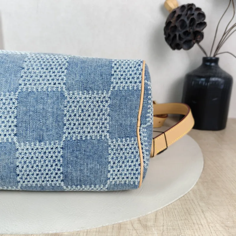 Louis Vuitton Crossbody Bag Speedy25 Medium 25 × 15 × 19 cm — detail view 8 of 13