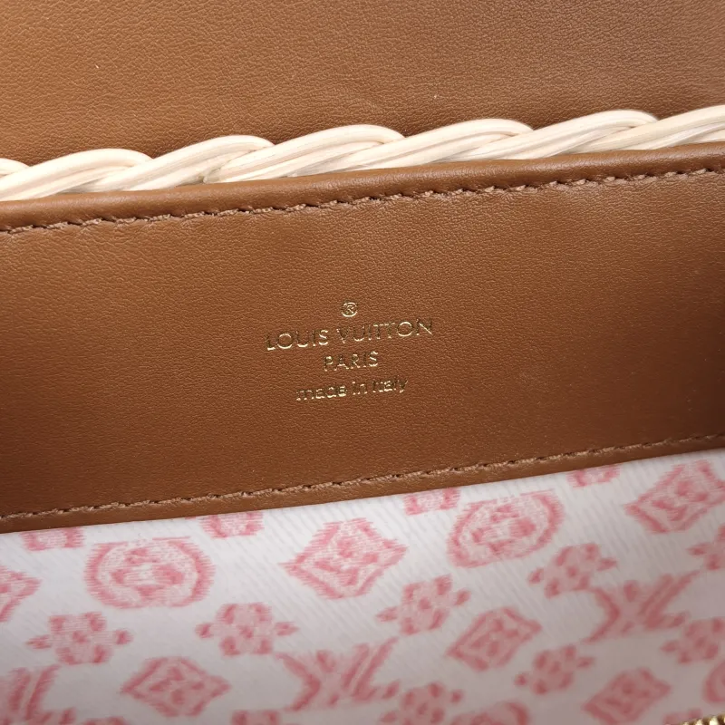 Louis Vuitton Top Handle Bag Capucines Brown · Calfskin BB27 × 9 × 18 cm — detail view 15 of 15