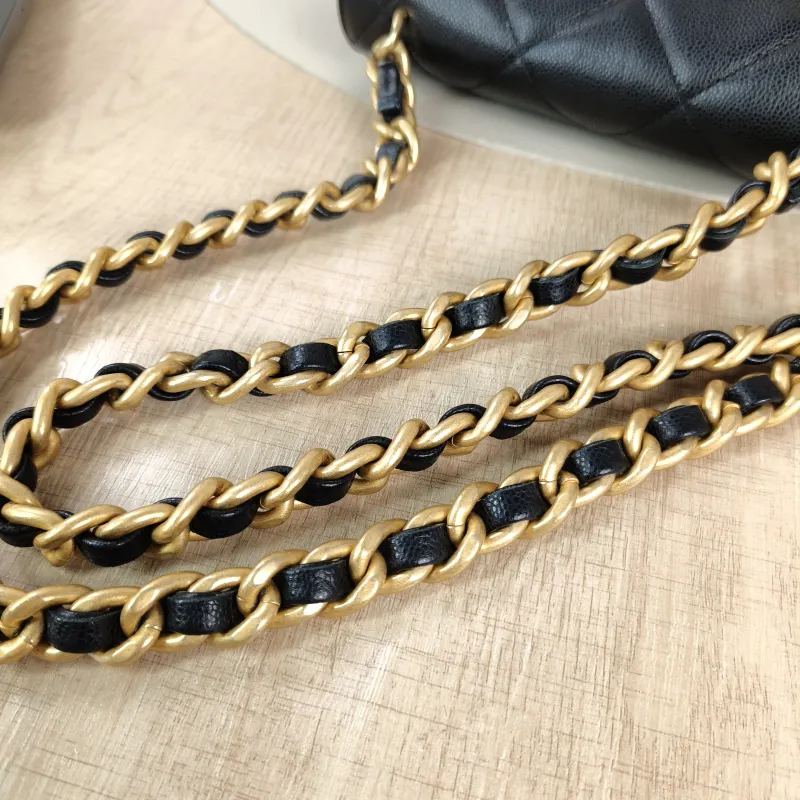 Chanel Crossbody Bag Edition Black Grained Calfskin 20 × 7 × 14.5 cm — detail view 4 of 12