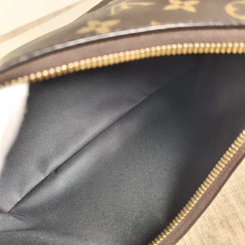 Louis Vuitton Crossbody Bag Boulogne PVC Small 26 × 9.5 × 16 cm — detail view 5 of 11