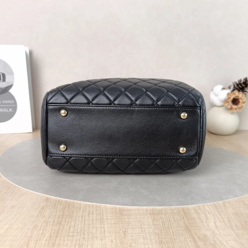 Chanel Crossbody Bag Bucket Bag Black Lambskin One Size23 × 11 × 23 cm — cover view 3 of 5