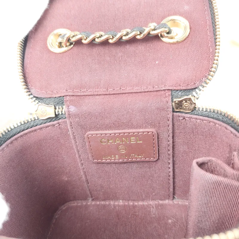 Chanel Crossbody Bag Edition Black Grained Calfskin Mini 11 × 7 × 9 cm 31 — detail view 3 of 11