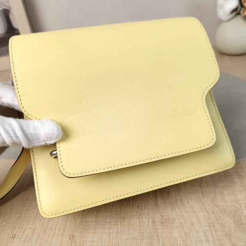 Hermès Crossbody Bag Roulis 19 1Z Swift Calfskin Mini 18 × 6 × 15 cm Z — detail view 7 of 15