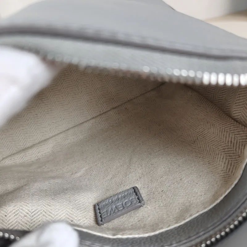 LOEWE Crossbody Bag Puzzle Grey Calfskinmini18 × 8 × 12.5 cm — detail view 10 of 12
