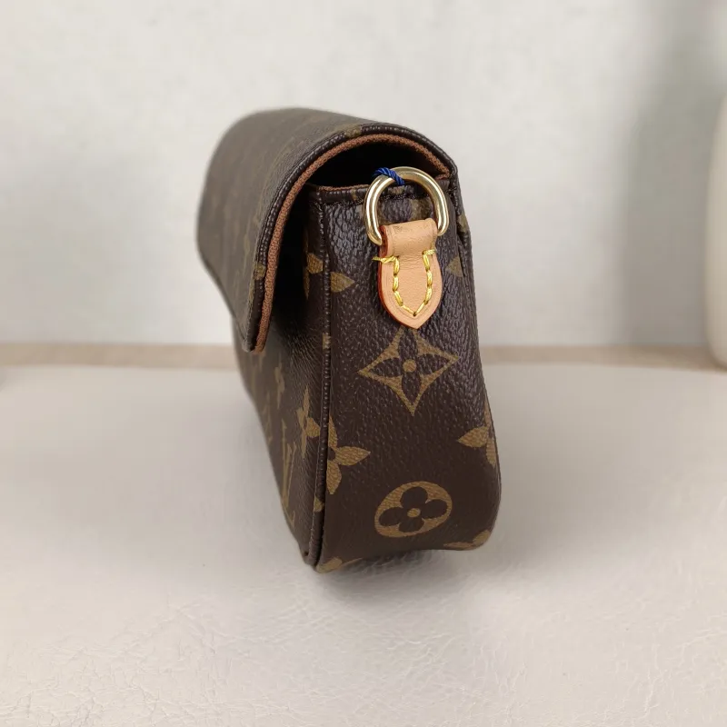 Louis Vuitton Crossbody Bag IVY Monogram PVC Small 23.5 × 4.3 × 12 cm — detail view 4 of 12