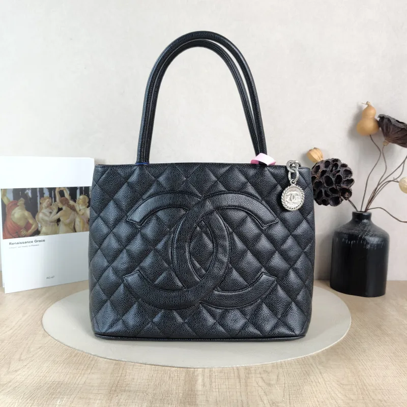 Chanel Top Handle Bag Medallion Black Grained Calfskin Large 30 × 15 × 24 cm 6