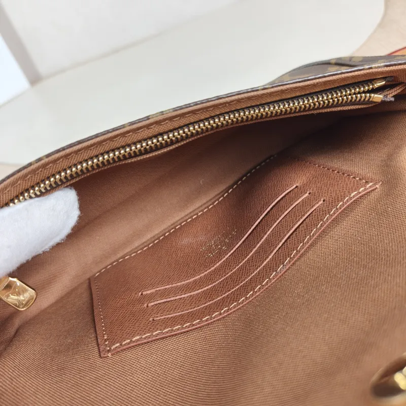 Louis Vuitton Crossbody Bag IVY Monogram PVC Small23.5 × 4.3 × 12 cm — detail view 6 of 13