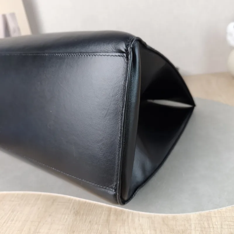 CELINE Shoulder Bag Cabas 16 Tote Bag Black Calfskin Large 37 × 14 × 26 cm — detail view 10 of 13