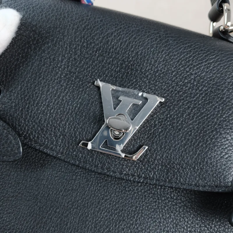Louis Vuitton Crossbody Bag Lockme Ever Top Handle Bag Black Calfskin Mini 23 × 10 × 17 cm — detail view 2 of 12