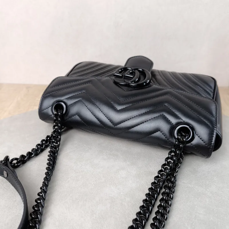 GUCCI Crossbody Bag GG Marmont Medium Marmont 26 So black Black Calfskin Medium 26 × 7 × 15 cm — detail view 5 of 14