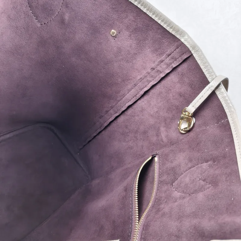 Louis Vuitton Shoulder Bag Neverfull Empreinte Embossed Calfskin Medium 31 × 14 × 28 cm — detail view 7 of 12