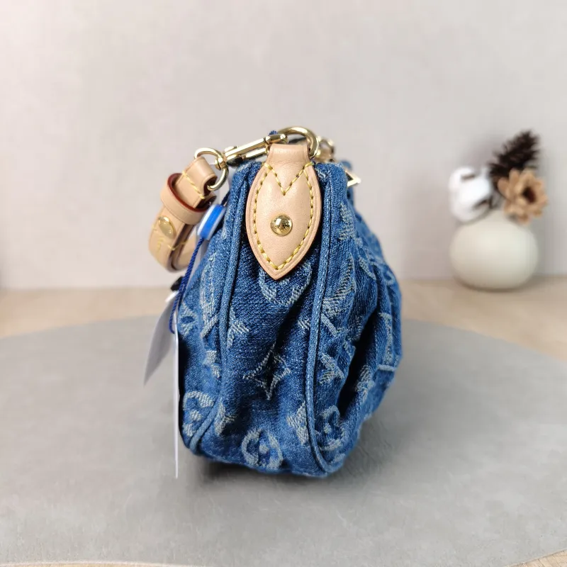 Louis Vuitton Shoulder Bag Pochette Valley Blue One Size 21 × 7 × 15 cm — detail view 12 of 12