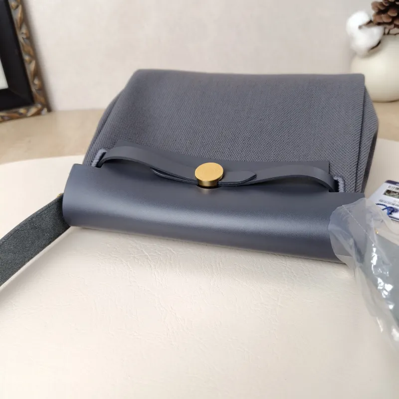 Hermès Crossbody Bag Herbag Zip 20 Calfskin，Canvasmini20.5 × 7 × 16.5 cm — cover view 2 of 11