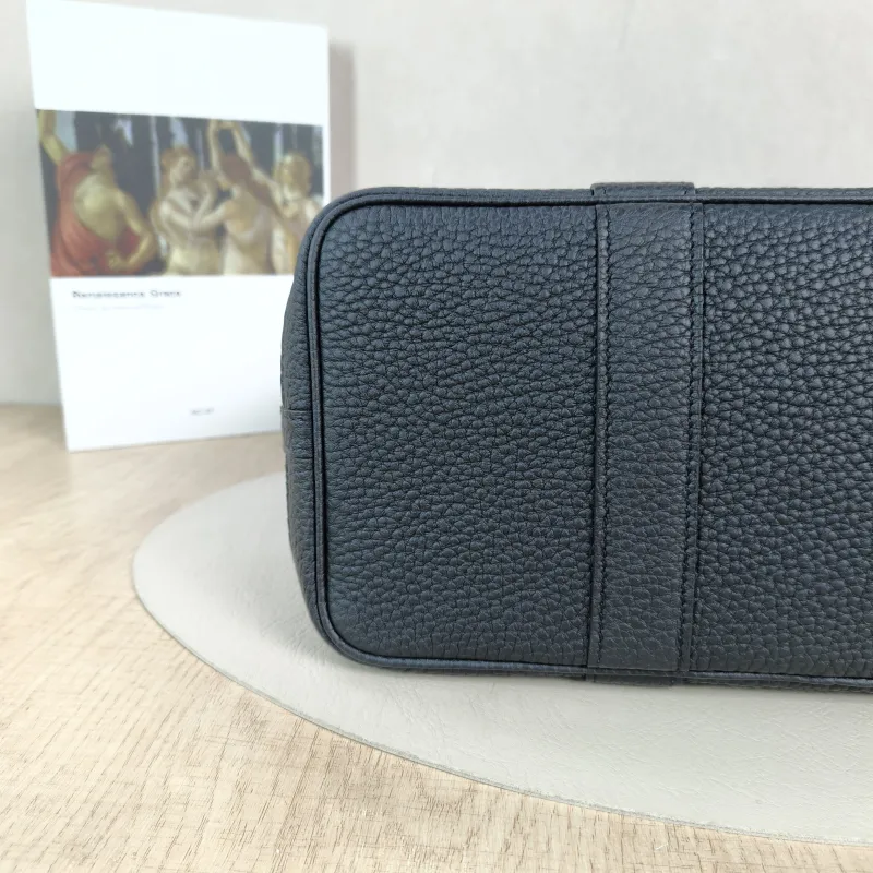 Hermès Top Handle Bag Garden Party 30 30Black Negonda Calfskin Medium30 × 13 × 21 cm — detail view 10 of 11