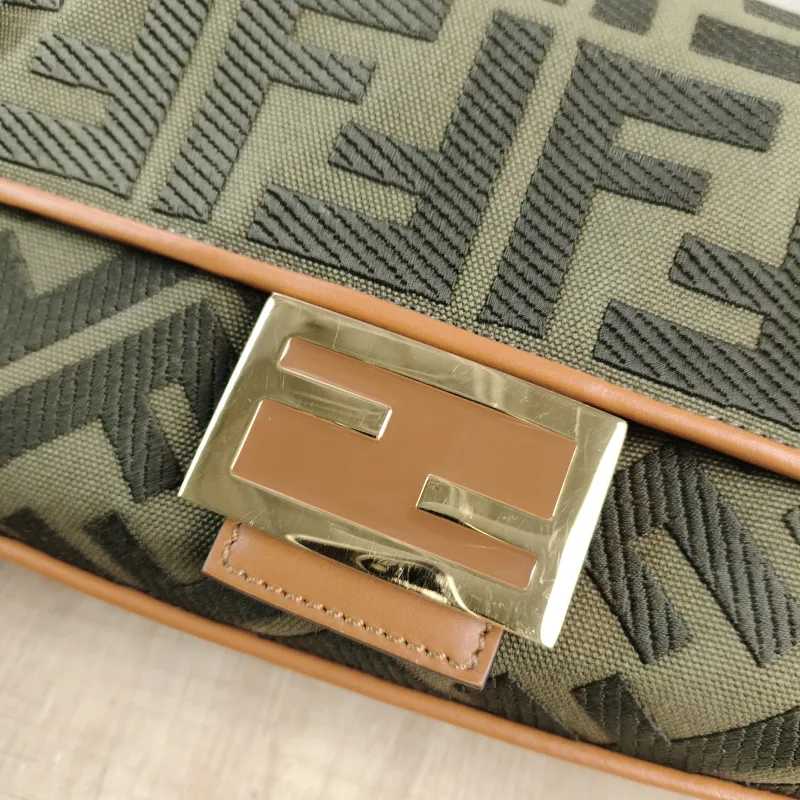 FENDI Crossbody Bag Baguette Baguette Bag Green Canvas Medium27 × 6 × 15 cm — detail view 8 of 13