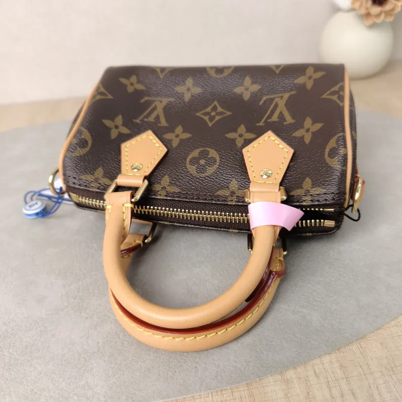 Louis Vuitton Crossbody Bag Speedy Nano Shoulder Strap PV Cnano16 × 7.5 × 10 cm — detail view 7 of 13