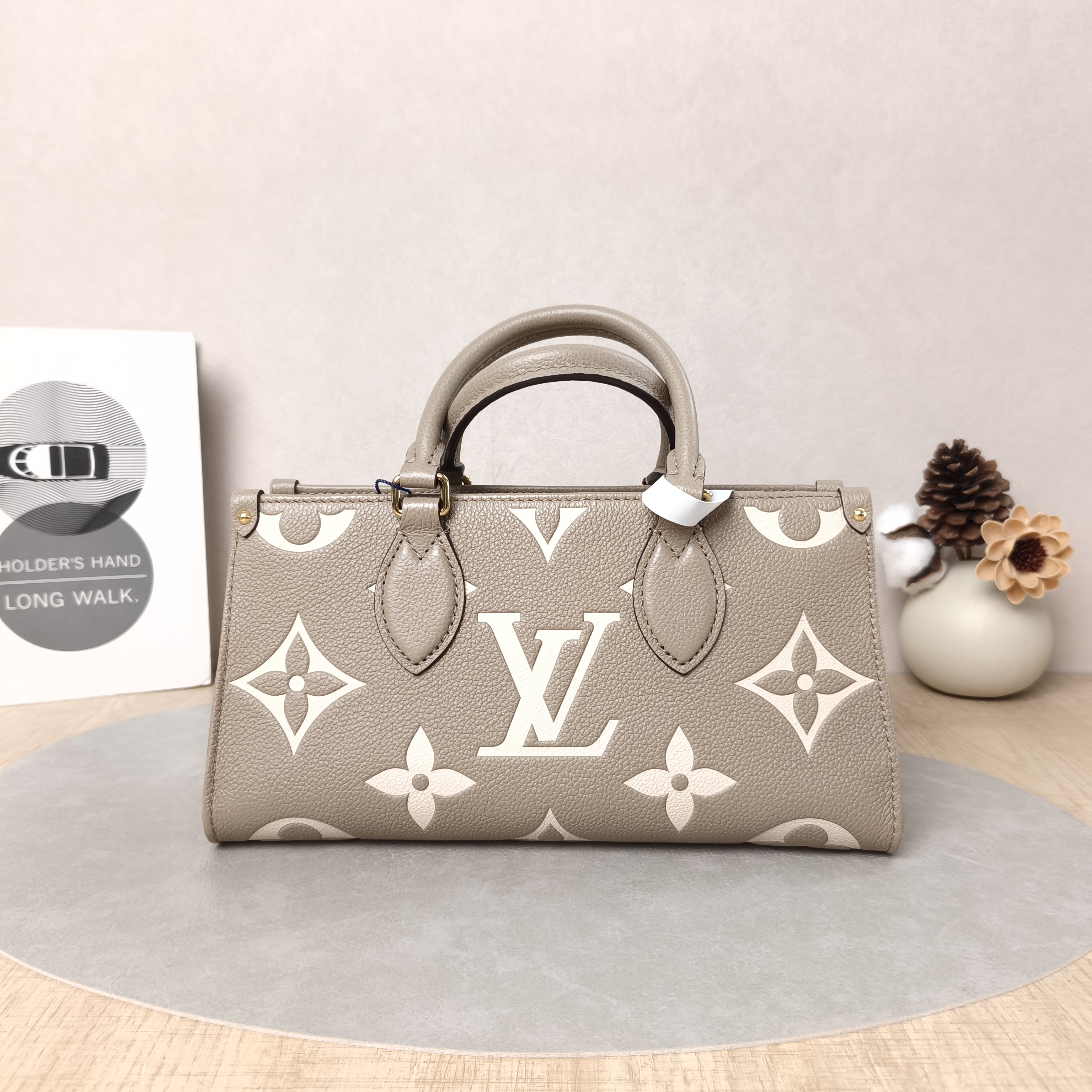 Louis Vuitton Crossbody Bag Onthego East West Two Straps Empreinte Embossed Calfskin Monogram Small25 × 10 × 13 cm