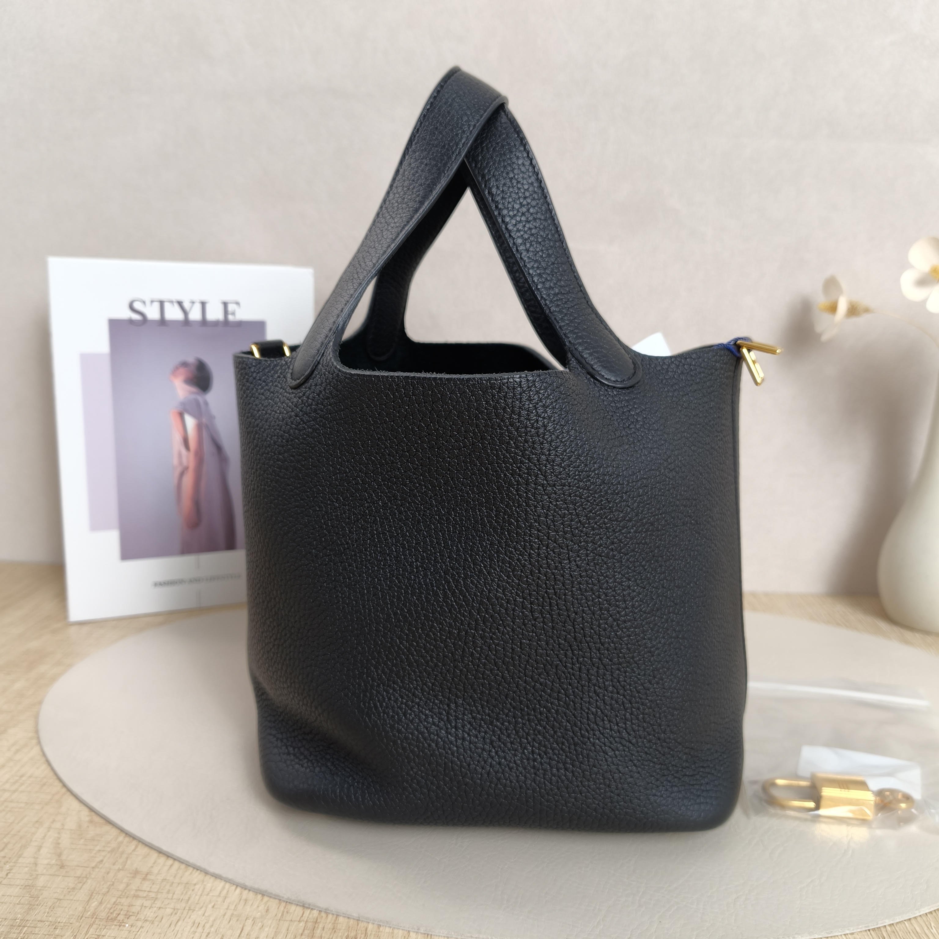 Hermès Top Handle Bag Picotin Lock 18 18Black Clemence Taurillon TC Calfskin Small18 × 13 × 19 cm — cover view 10 of 10