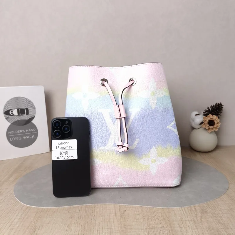 Louis Vuitton Shoulder Bag NÉONOÉ Bucket Bag PVC Medium 26 × 17.5 × 26 cm — cover view 3 of 5