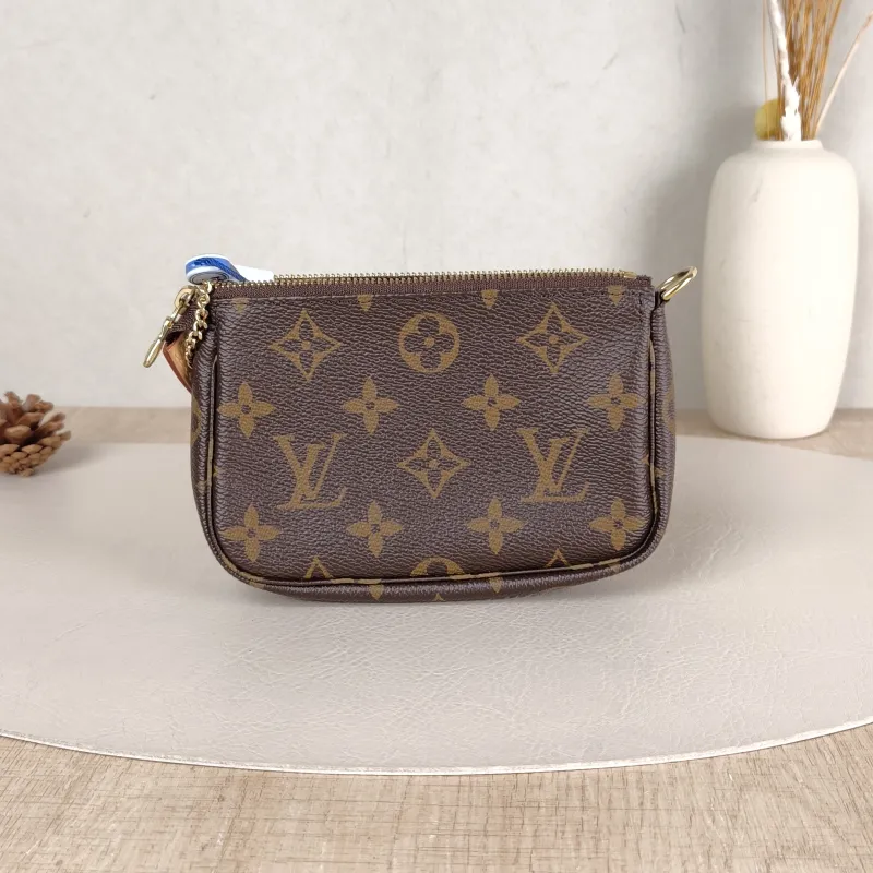 Louis Vuitton Clutch Mini Pochette Accessoires Monogram PVC Mini 15.5 × 4 × 10.5 cm