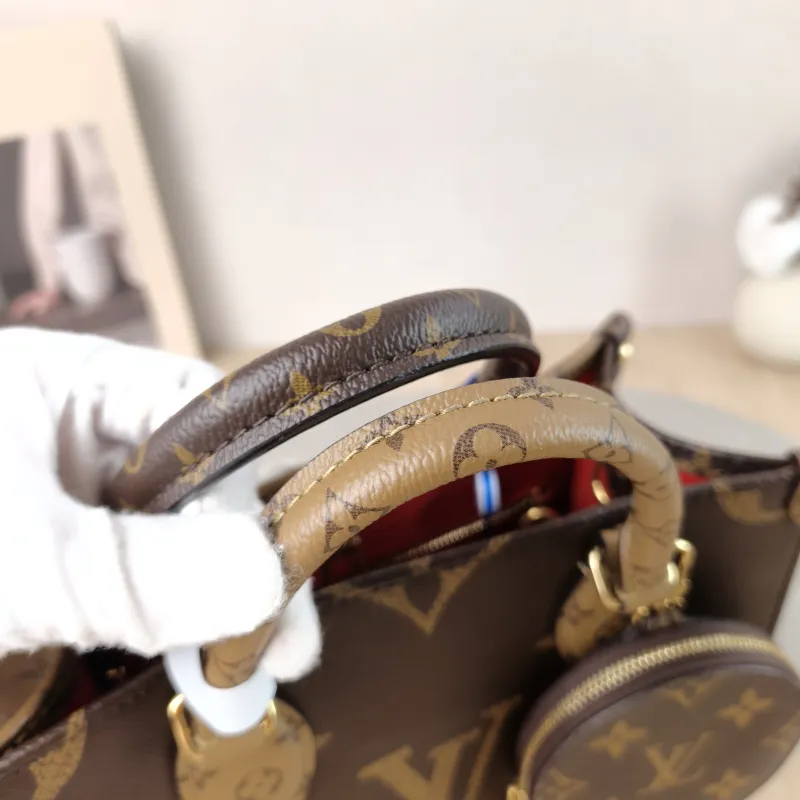 Louis Vuitton Shoulder Bag Onthego Monogram PVC Small 25 × 11.5 × 19 cm — detail view 6 of 14
