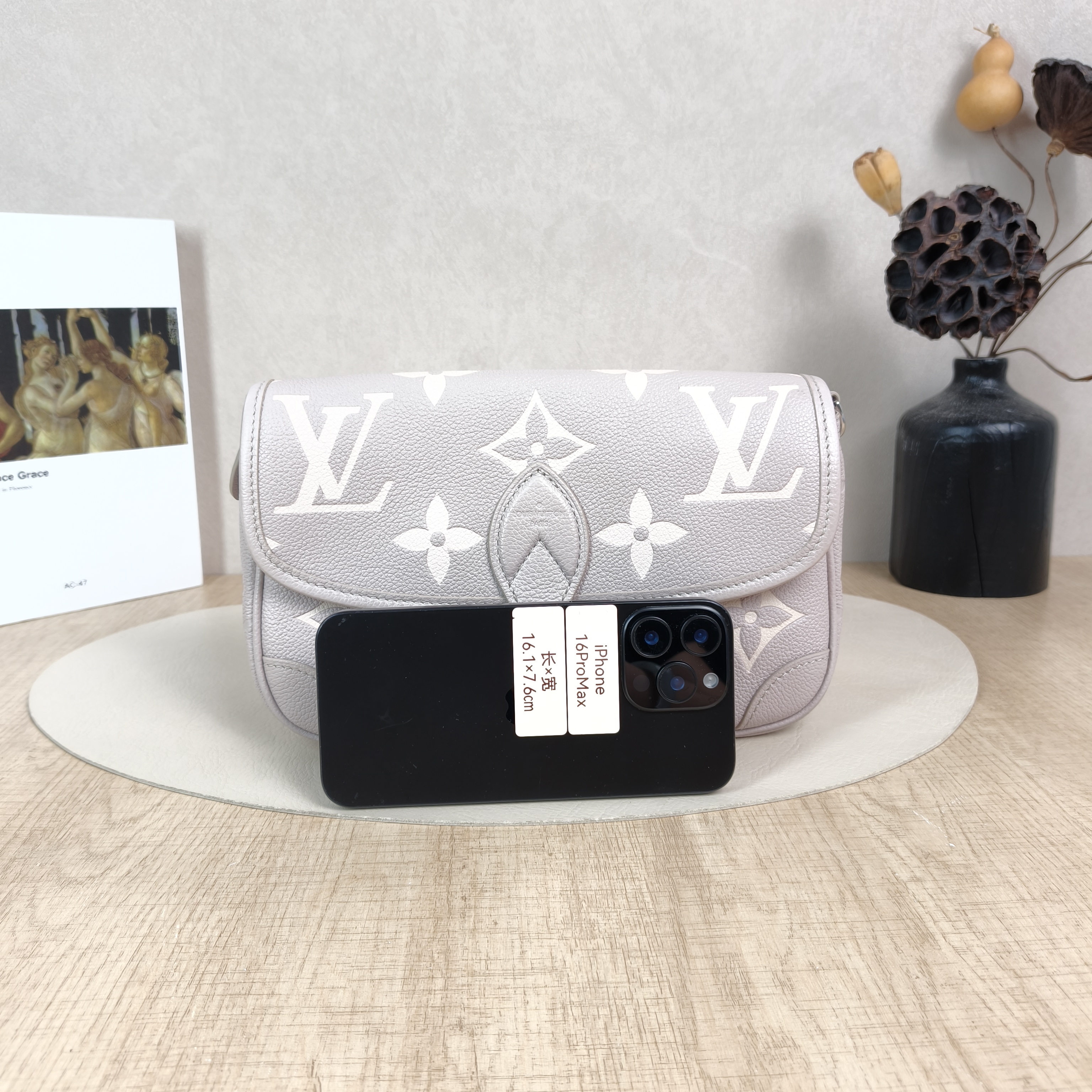 Louis Vuitton Crossbody Bag Diane Baguette Bag Empreinte Embossed Calfskin Monogram Small24 × 9 × 15 cm — cover view 3 of 6
