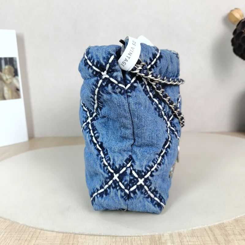 Chanel Crossbody Bag 22Bag Mini 20 × 6 × 19 cm — detail view 4 of 10