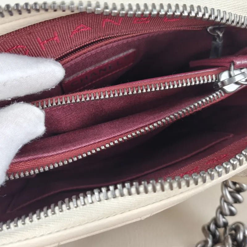 Chanel Shoulder Bag tote White Calfskin One Size23 × 8 × 17 cm — detail view 15 of 17