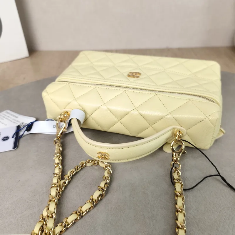 Chanel Crossbody Bag lp Yellow Grained Calfskin One Size 19.5 × 5 × 17 cm — detail view 6 of 11