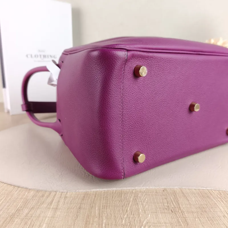 Hermès Crossbody Bag Lindy 26 P9Anemone Taurillon Clemence TC Calfskin Small 26 × 12 × 18 cm Y — detail view 3 of 12
