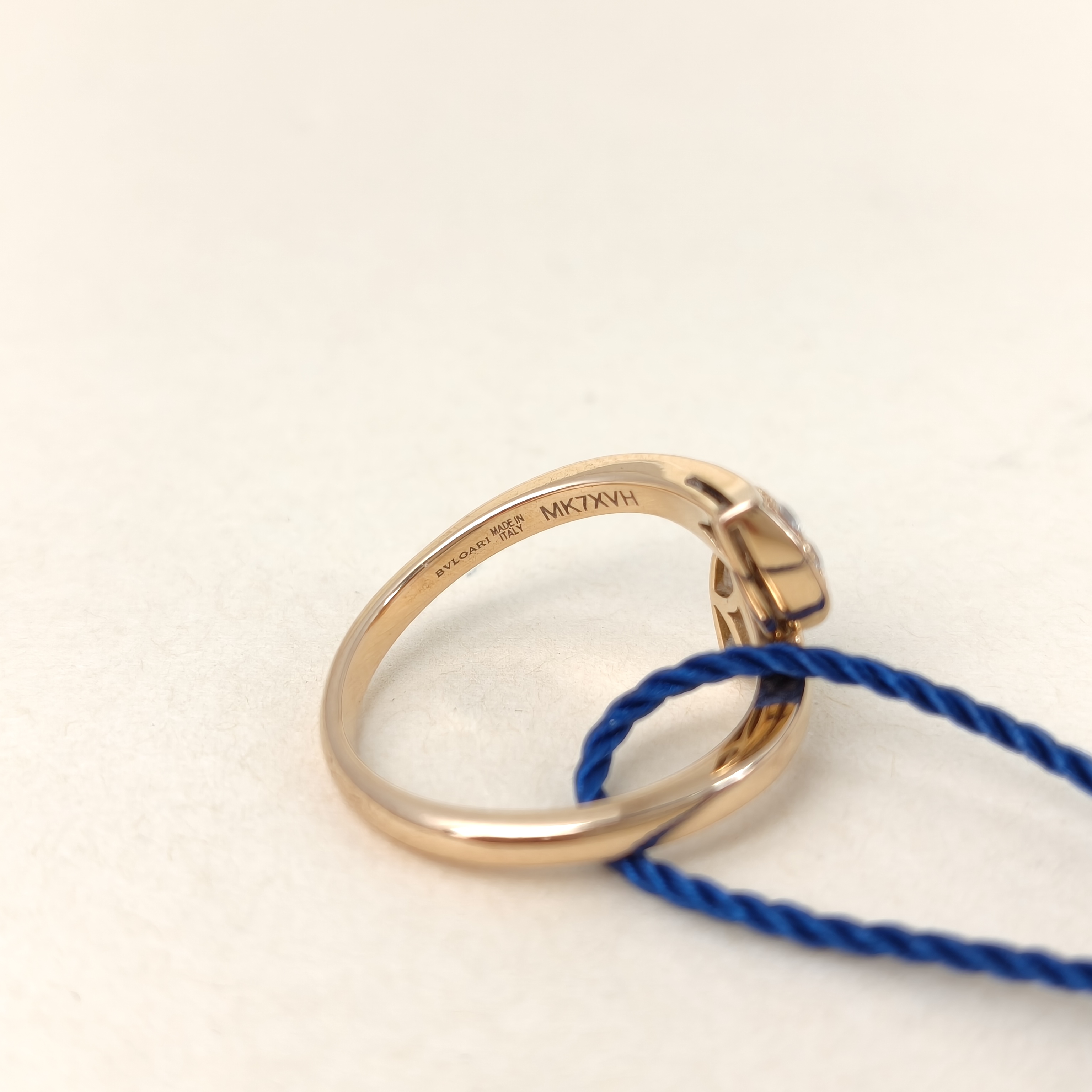 Bvlgari Ring DIVAS’ DREAM Collection Ring White Mother-of-Pearl Diamond18KR ose Gold Small50 — cover view 5 of 9