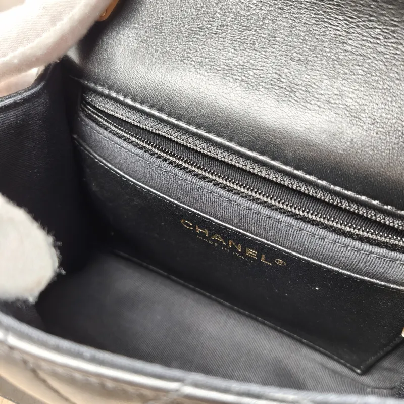 Chanel Crossbody Bag Black Calfskin 18 × 6.5 × 15 cm — detail view 6 of 13