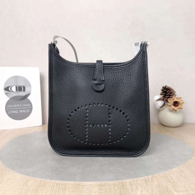 Hermès Crossbody Bag Evelyne 23 23Black TC Calfskin One Size23 × 6 × 24 cm