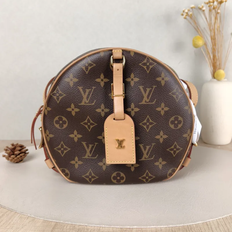 Louis Vuitton Crossbody Bag BOITE CHAPEAU SOUPLE Monogram PVC Large 20 × 8 × 22.5 cm