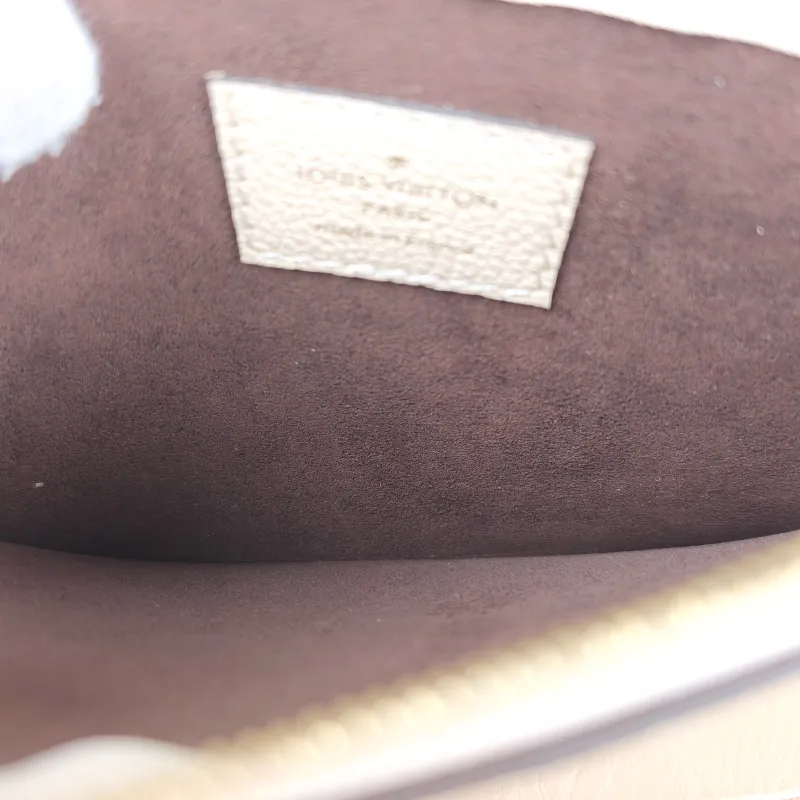 Louis Vuitton Crossbody Bag Carryall White Calfskin Small 29.5 × 12 × 24 cm — detail view 3 of 12