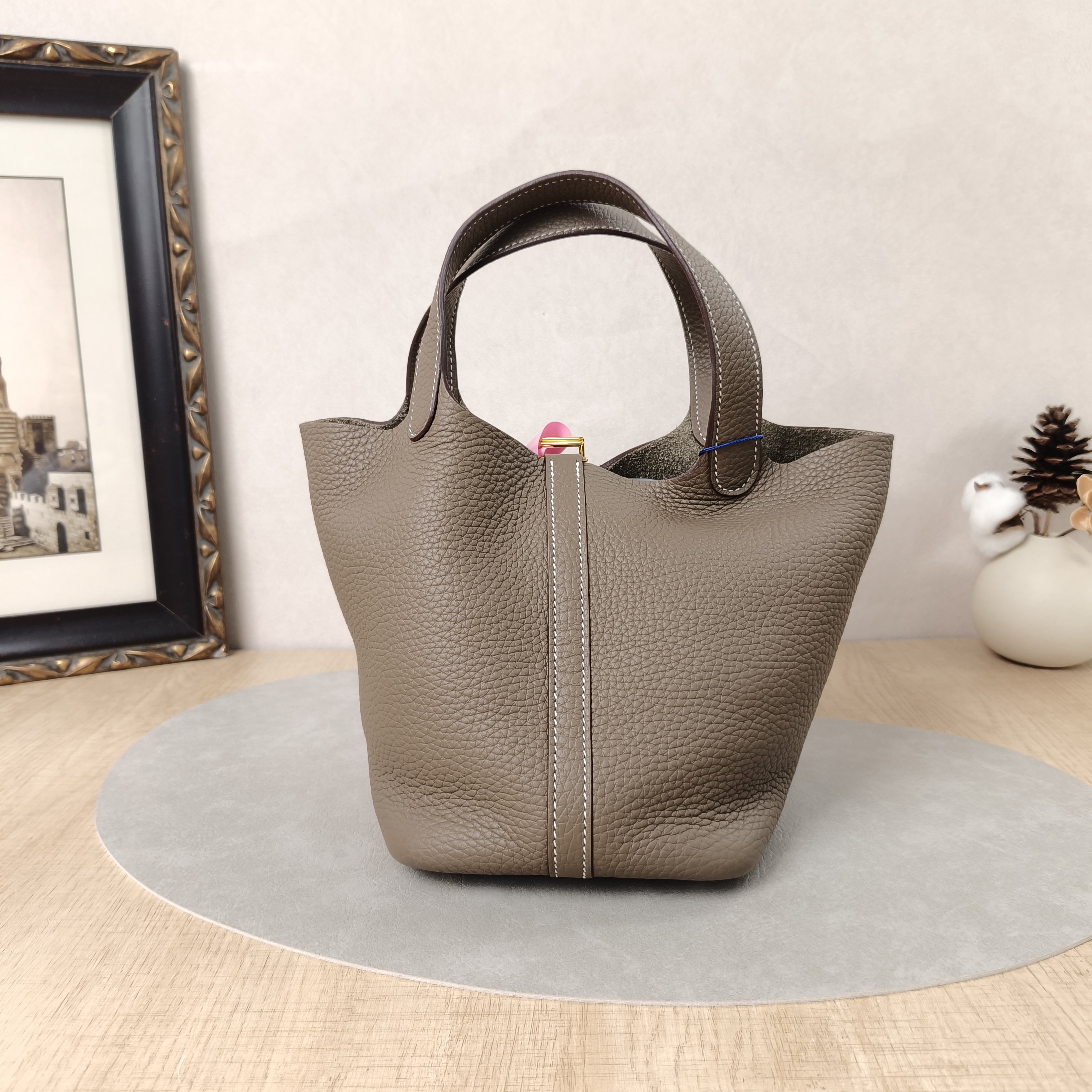 Hermès Top Handle Bag Picotin Lock 18 18 Clemence Taurillon TC Calfskin Small18 × 13 × 19 cm — cover view 3 of 6