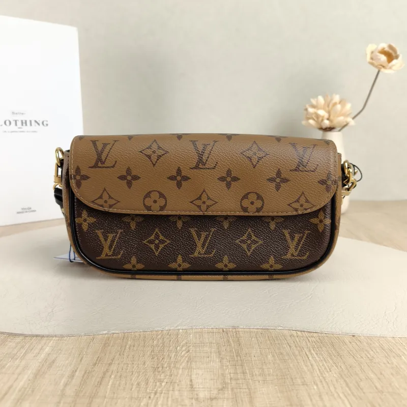 Louis Vuitton Crossbody Bag IVY Monogram PVC Small23.5 × 4.3 × 12 cm