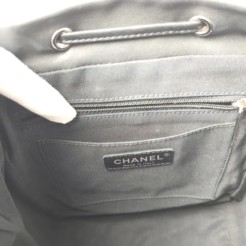 Chanel Backpack Backpack Black Calfskin One Size 21 × 11 × 25 cm 22 — detail view 1 of 11