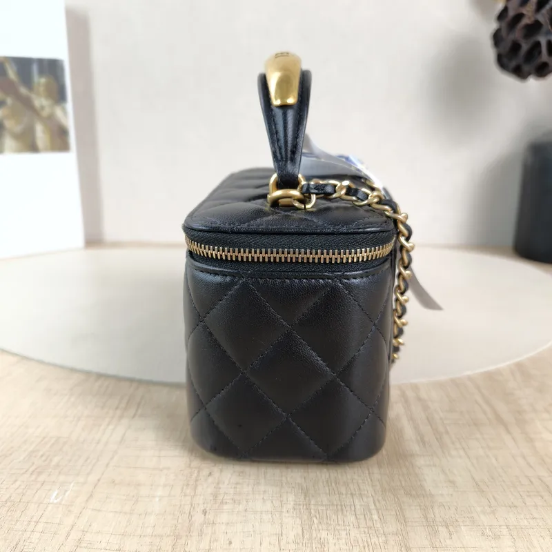 Chanel Crossbody Bag Edition Black with Gold-Tone Hardware Lambskin Mini 16 × 8 × 9.5 cm — detail view 9 of 14