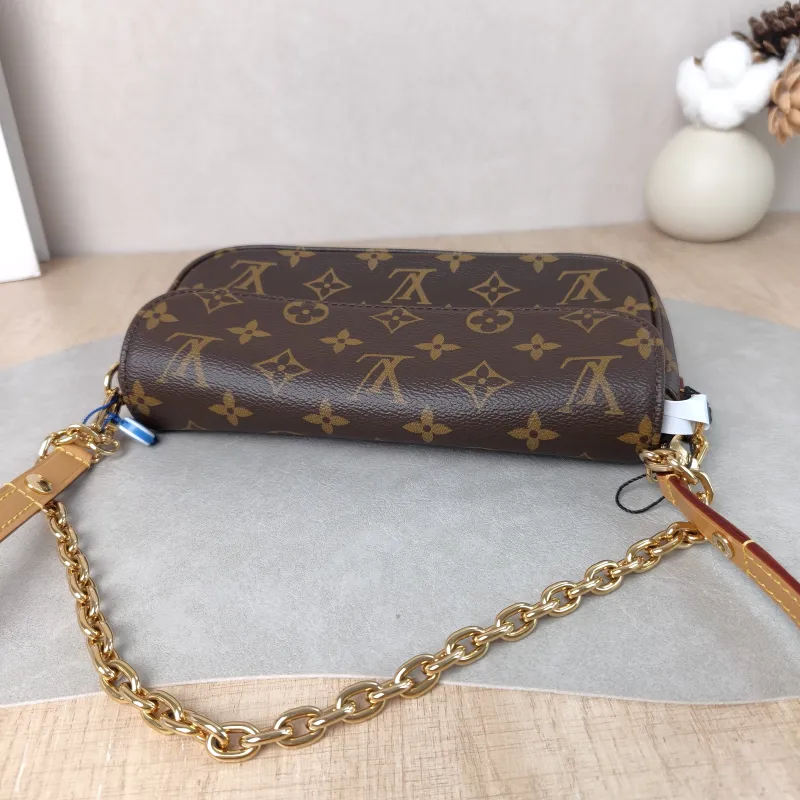 Louis Vuitton Crossbody Bag IVY Monogram PVC Small 23.5 × 4.3 × 12 cm — detail view 5 of 11